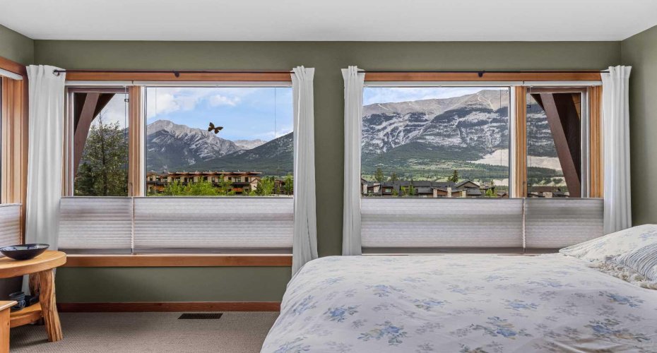 101 Armstrong Place, Canmore, Alberta T1W 3M2, 3 Bedrooms Bedrooms, ,4 BathroomsBathrooms,Residential,For Sale,Armstrong,A2325008