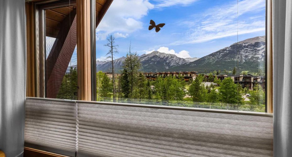 101 Armstrong Place, Canmore, Alberta T1W 3M2, 3 Bedrooms Bedrooms, ,4 BathroomsBathrooms,Residential,For Sale,Armstrong,A2325008