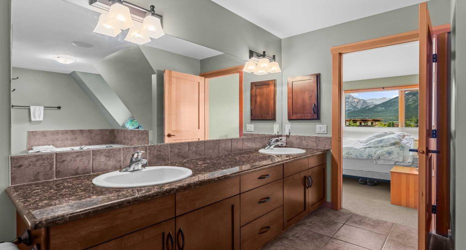 101 Armstrong Place, Canmore, Alberta T1W 3M2, 3 Bedrooms Bedrooms, ,4 BathroomsBathrooms,Residential,For Sale,Armstrong,A2325008