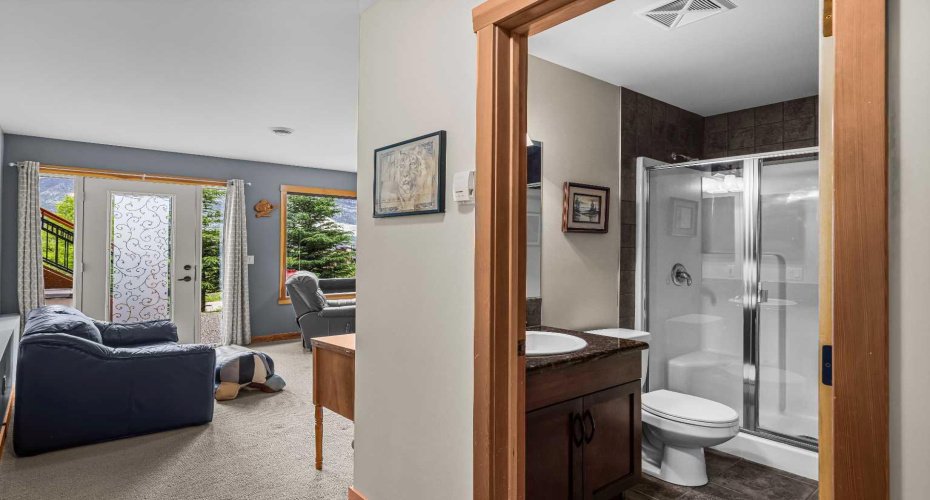 101 Armstrong Place, Canmore, Alberta T1W 3M2, 3 Bedrooms Bedrooms, ,4 BathroomsBathrooms,Residential,For Sale,Armstrong,A2325008