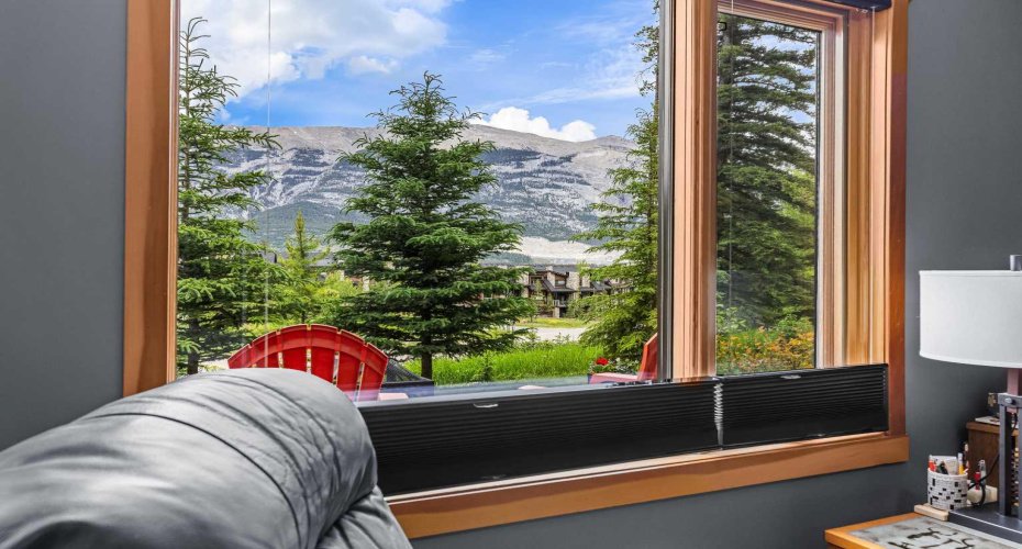 101 Armstrong Place, Canmore, Alberta T1W 3M2, 3 Bedrooms Bedrooms, ,4 BathroomsBathrooms,Residential,For Sale,Armstrong,A2325008
