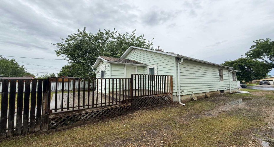 4911 53 Avenue, Grimshaw, Alberta T0H 1M0, 2 Bedrooms Bedrooms, ,1 BathroomBathrooms,Residential,For Sale,53,A2325010