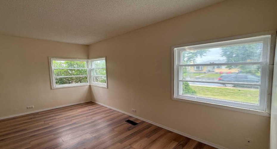 4911 53 Avenue, Grimshaw, Alberta T0H 1M0, 2 Bedrooms Bedrooms, ,1 BathroomBathrooms,Residential,For Sale,53,A2325010