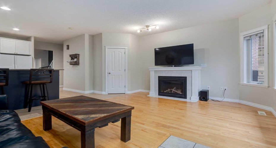 310 8 Avenue, Calgary, Alberta T2E 0P9, 4 Bedrooms Bedrooms, ,4 BathroomsBathrooms,Residential,For Sale,8,A2325011