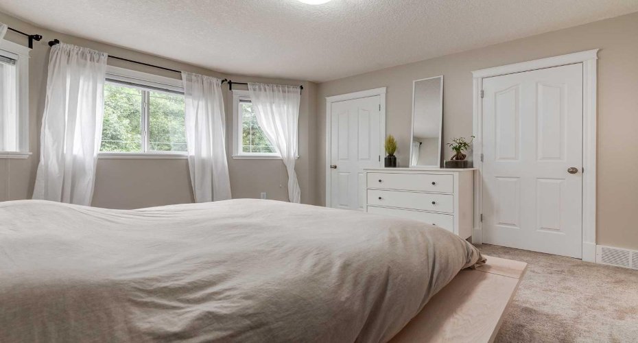 310 8 Avenue, Calgary, Alberta T2E 0P9, 4 Bedrooms Bedrooms, ,4 BathroomsBathrooms,Residential,For Sale,8,A2325011