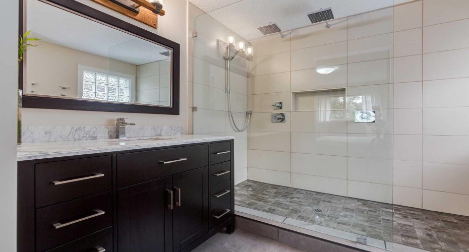 310 8 Avenue, Calgary, Alberta T2E 0P9, 4 Bedrooms Bedrooms, ,4 BathroomsBathrooms,Residential,For Sale,8,A2325011