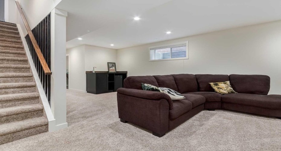 310 8 Avenue, Calgary, Alberta T2E 0P9, 4 Bedrooms Bedrooms, ,4 BathroomsBathrooms,Residential,For Sale,8,A2325011