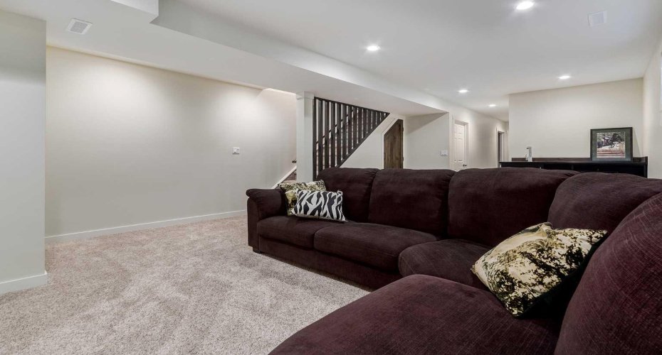 310 8 Avenue, Calgary, Alberta T2E 0P9, 4 Bedrooms Bedrooms, ,4 BathroomsBathrooms,Residential,For Sale,8,A2325011