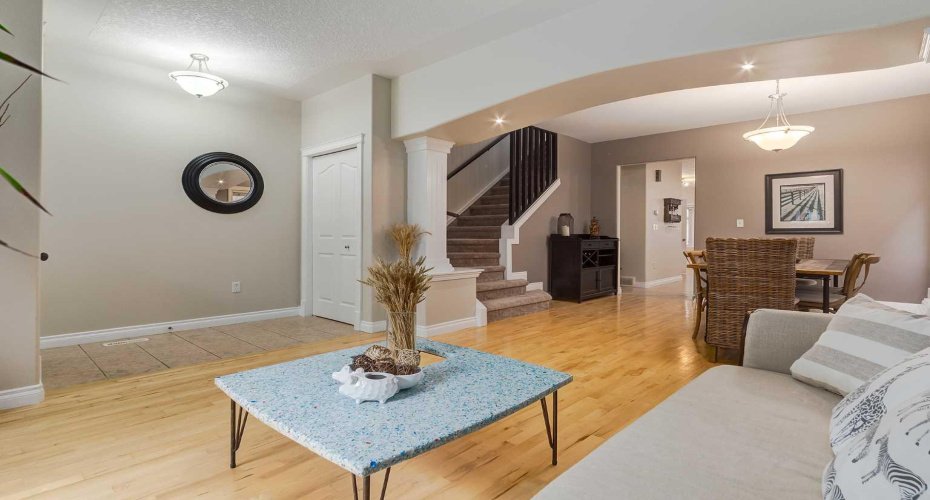 310 8 Avenue, Calgary, Alberta T2E 0P9, 4 Bedrooms Bedrooms, ,4 BathroomsBathrooms,Residential,For Sale,8,A2325011