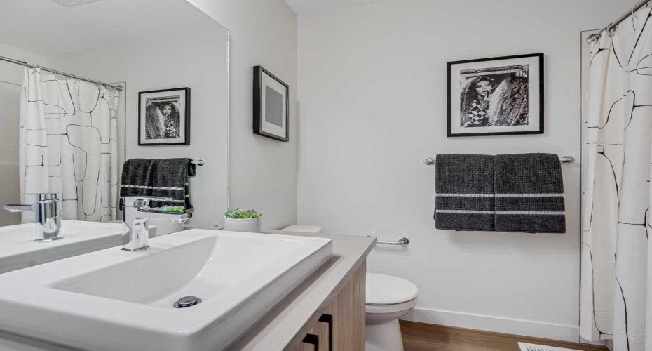 200 Southridge Drive, Okotoks, Alberta T1S 5P9, 2 Bedrooms Bedrooms, ,3 BathroomsBathrooms,Residential,For Sale,Southridge,A2325033
