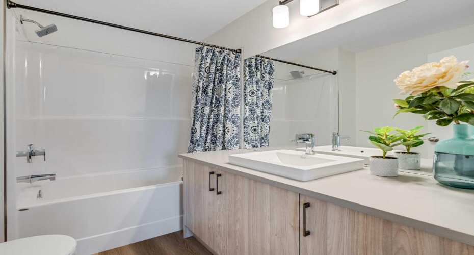 200 Southridge Drive, Okotoks, Alberta T1S 5P9, 2 Bedrooms Bedrooms, ,3 BathroomsBathrooms,Residential,For Sale,Southridge,A2325033