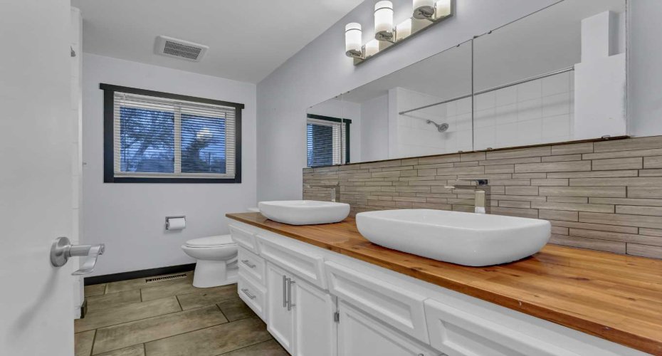 189 2 Street, Medicine Hat, Alberta T1A5K8, 3 Bedrooms Bedrooms, ,2 BathroomsBathrooms,Residential,For Sale,2,A2325050