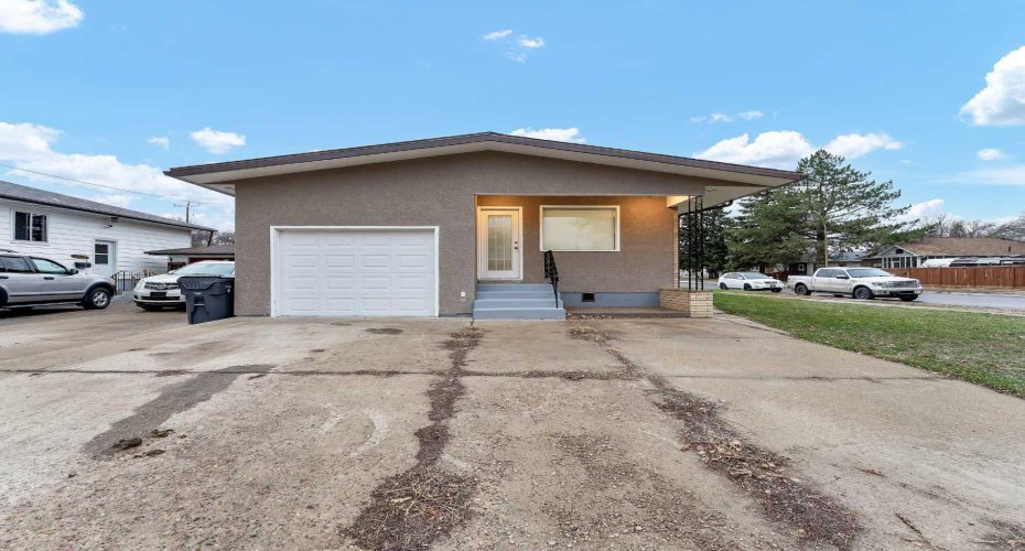 189 2 Street, Medicine Hat, Alberta T1A5K8, 3 Bedrooms Bedrooms, ,2 BathroomsBathrooms,Residential,For Sale,2,A2325050