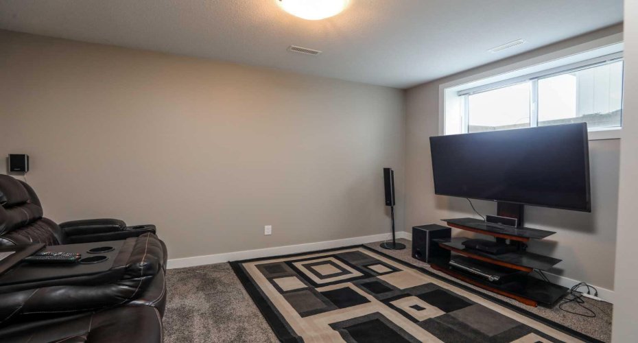 408 11B Street, Nobleford, Alberta T0L1S0, 5 Bedrooms Bedrooms, ,4 BathroomsBathrooms,Residential,For Sale,11B,A2325053