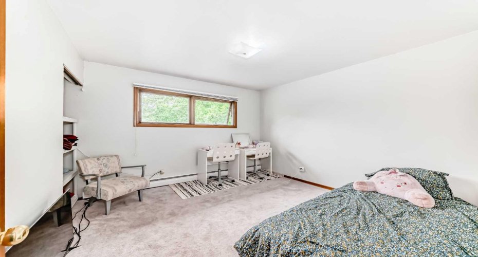 Bedroom 2: 10'11