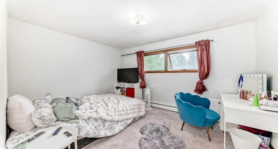 Bedroom 3: 8'10