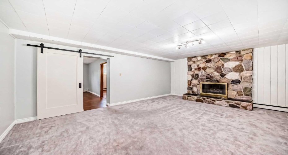 Family Room: 17'10