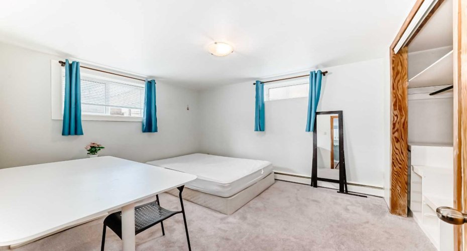 Basement Bedroom: 11'4