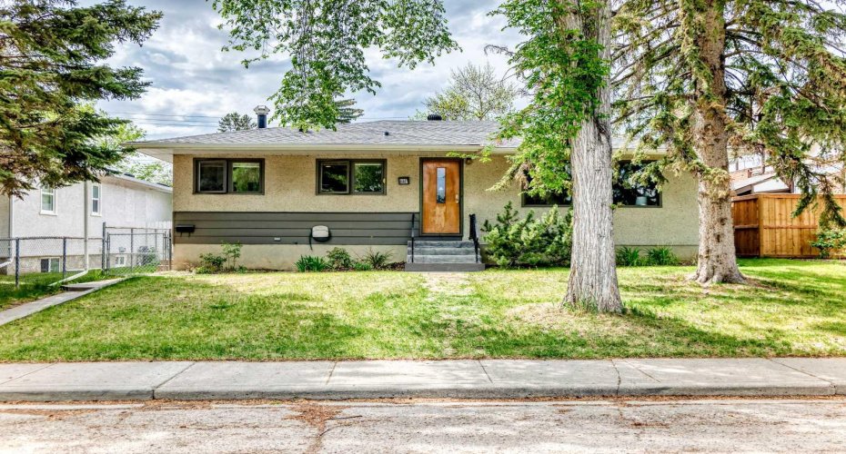 6441 18A Street, Calgary, Alberta T2C 0N4, 4 Bedrooms Bedrooms, ,2 BathroomsBathrooms,Residential,For Sale,18A,A2316019