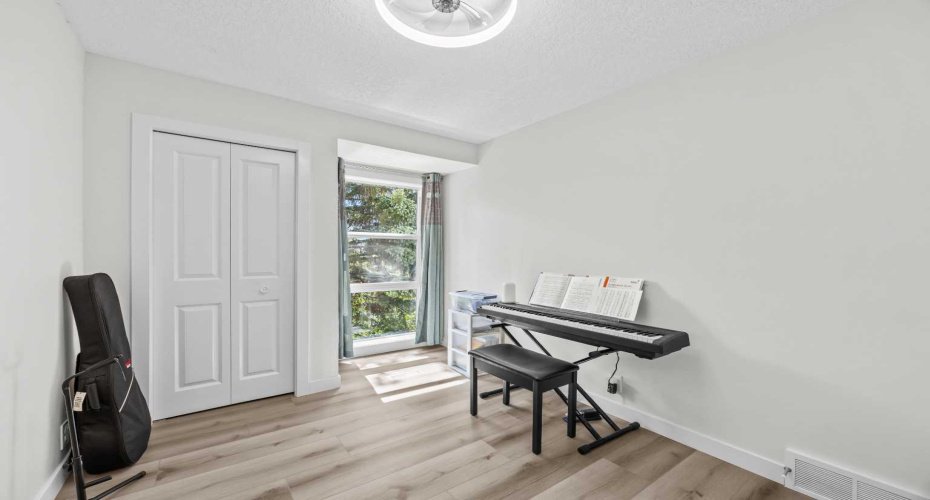 151 Ranchview Place, Calgary, Alberta T3G 1H7, 3 Bedrooms Bedrooms, ,3 BathroomsBathrooms,Residential,For Sale,Ranchview,A2323408