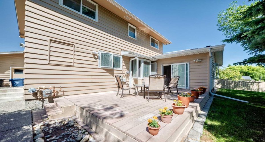 316 Parkland Way, Calgary, Alberta T2J4L2, 5 Bedrooms Bedrooms, ,4 BathroomsBathrooms,Residential,For Sale,Parkland,A2323622