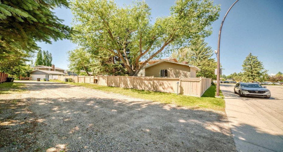 316 Parkland Way, Calgary, Alberta T2J4L2, 5 Bedrooms Bedrooms, ,4 BathroomsBathrooms,Residential,For Sale,Parkland,A2323622