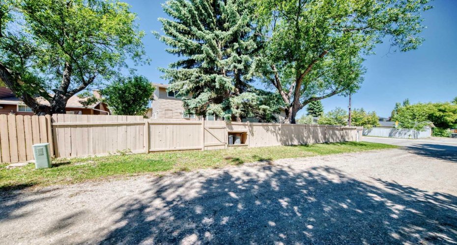316 Parkland Way, Calgary, Alberta T2J4L2, 5 Bedrooms Bedrooms, ,4 BathroomsBathrooms,Residential,For Sale,Parkland,A2323622