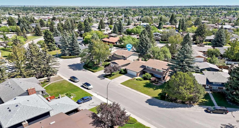 316 Parkland Way, Calgary, Alberta T2J4L2, 5 Bedrooms Bedrooms, ,4 BathroomsBathrooms,Residential,For Sale,Parkland,A2323622