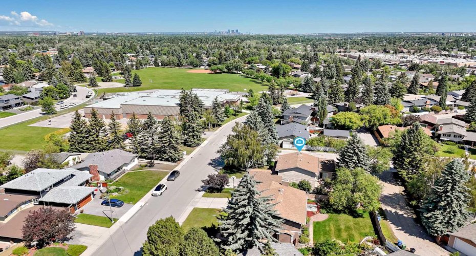 316 Parkland Way, Calgary, Alberta T2J4L2, 5 Bedrooms Bedrooms, ,4 BathroomsBathrooms,Residential,For Sale,Parkland,A2323622