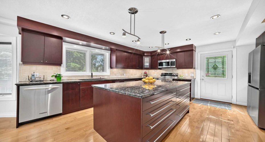 316 Parkland Way, Calgary, Alberta T2J4L2, 5 Bedrooms Bedrooms, ,4 BathroomsBathrooms,Residential,For Sale,Parkland,A2323622