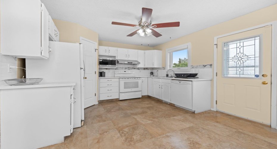 131 Coral Springs Circle, Calgary, Alberta T3J 3P5, 3 Bedrooms Bedrooms, ,3 BathroomsBathrooms,Residential,For Sale,Coral Springs,A2324861