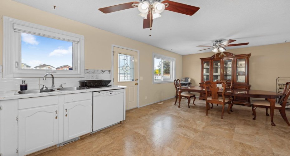 131 Coral Springs Circle, Calgary, Alberta T3J 3P5, 3 Bedrooms Bedrooms, ,3 BathroomsBathrooms,Residential,For Sale,Coral Springs,A2324861