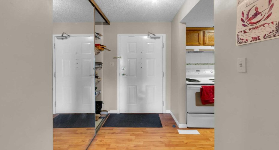 9800 Horton Road, Calgary, Alberta T2V5B5, 2 Bedrooms Bedrooms, ,1 BathroomBathrooms,Residential,For Sale,Horton,A2289066