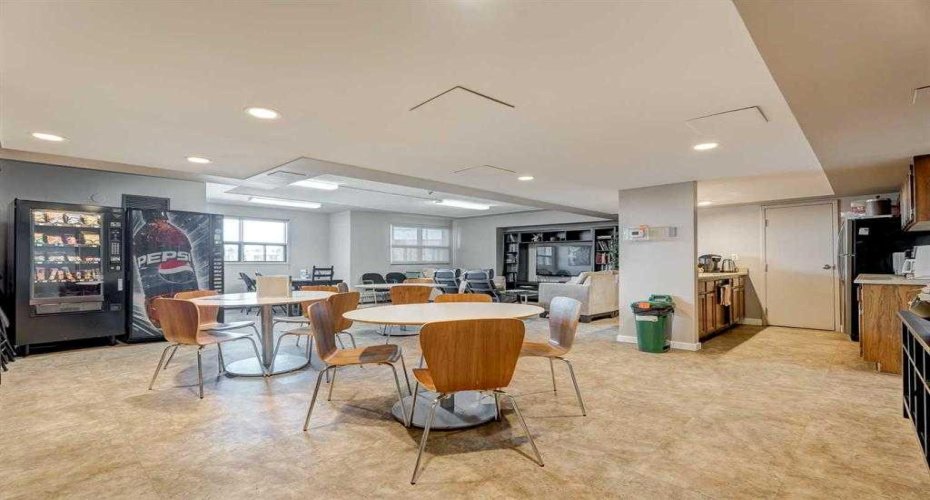 9800 Horton Road, Calgary, Alberta T2V5B5, 2 Bedrooms Bedrooms, ,1 BathroomBathrooms,Residential,For Sale,Horton,A2289066