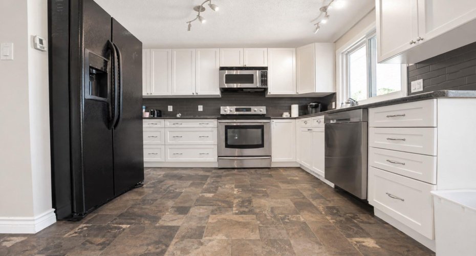 11814 96 Street, Grande Prairie, Alberta T8V 4P4, 4 Bedrooms Bedrooms, ,2 BathroomsBathrooms,Residential,For Sale,96,A2299559