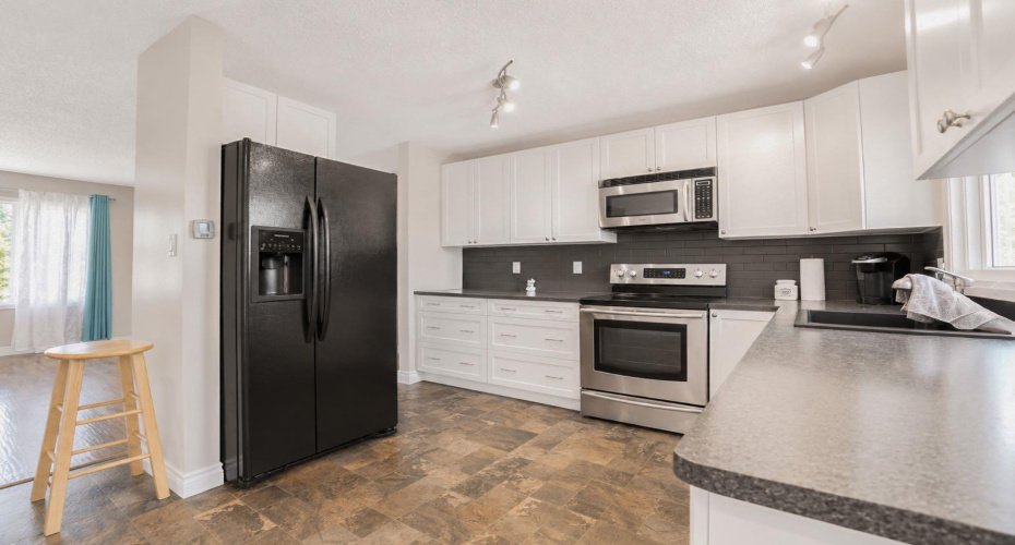 11814 96 Street, Grande Prairie, Alberta T8V 4P4, 4 Bedrooms Bedrooms, ,2 BathroomsBathrooms,Residential,For Sale,96,A2299559