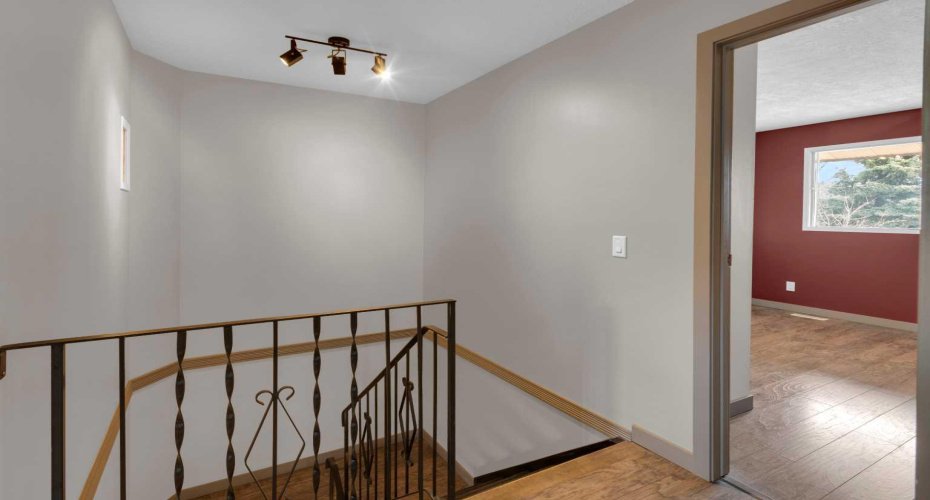 2520 Palliser Drive, Calgary, Alberta T2V 4S9, 2 Bedrooms Bedrooms, ,1 BathroomBathrooms,Residential,For Sale,Palliser,A2305603