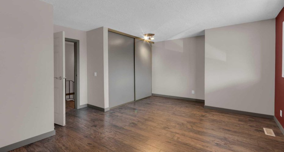 2520 Palliser Drive, Calgary, Alberta T2V 4S9, 2 Bedrooms Bedrooms, ,1 BathroomBathrooms,Residential,For Sale,Palliser,A2305603