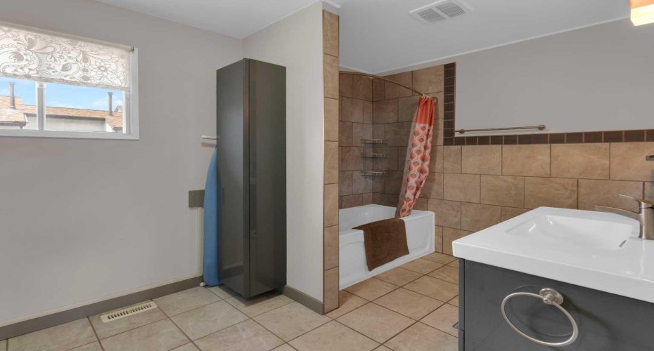 2520 Palliser Drive, Calgary, Alberta T2V 4S9, 2 Bedrooms Bedrooms, ,1 BathroomBathrooms,Residential,For Sale,Palliser,A2305603