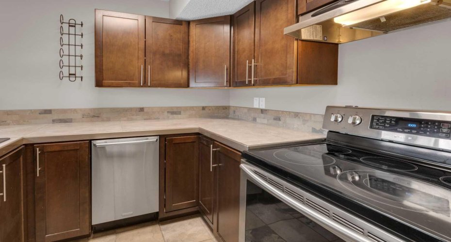 2520 Palliser Drive, Calgary, Alberta T2V 4S9, 2 Bedrooms Bedrooms, ,1 BathroomBathrooms,Residential,For Sale,Palliser,A2305603