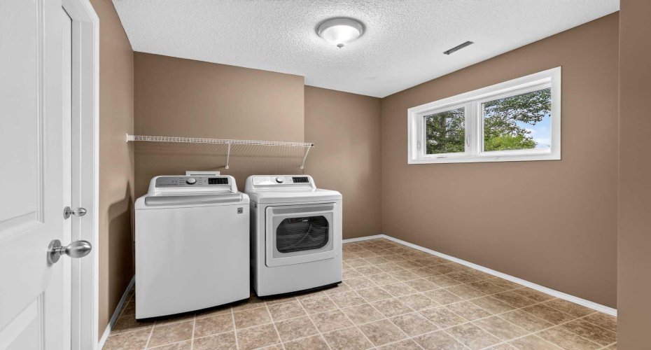Flex/laundry room