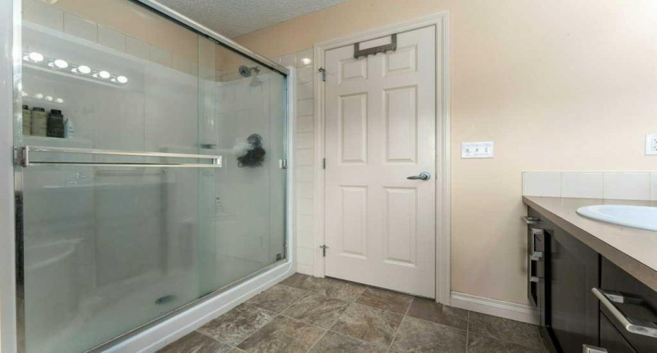 131 Westmount Hill, Okotoks, Alberta T1S 0E1, 3 Bedrooms Bedrooms, ,4 BathroomsBathrooms,Residential,For Sale,Westmount,A2324285