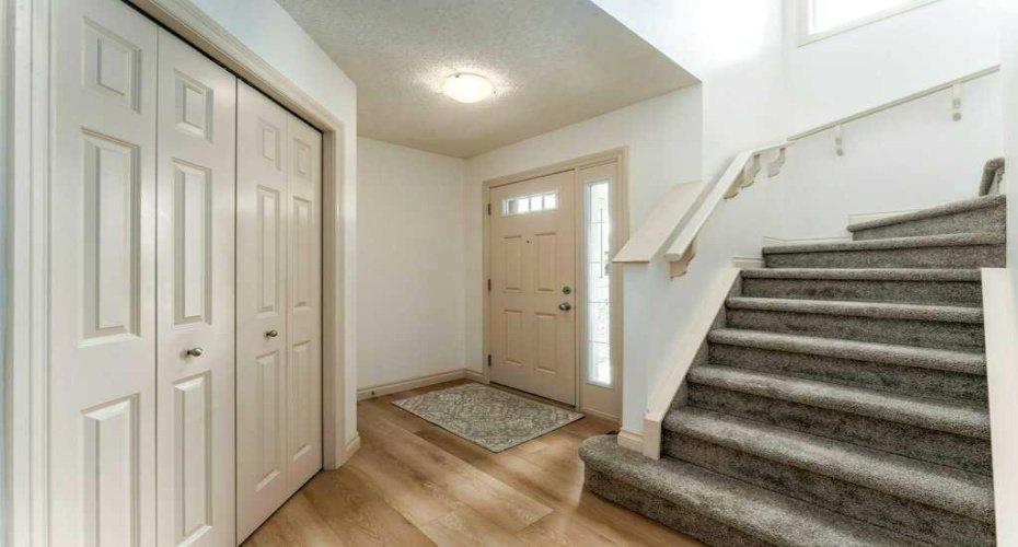131 Westmount Hill, Okotoks, Alberta T1S 0E1, 3 Bedrooms Bedrooms, ,4 BathroomsBathrooms,Residential,For Sale,Westmount,A2324285
