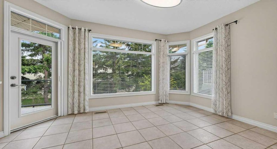 Bayed Windows at Kitchen