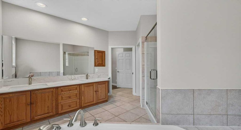 Ensuite with Corner Tub & Full Shower