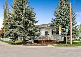815 3 Street, High River, Alberta T1V 1B4, 4 Bedrooms Bedrooms, ,3 BathroomsBathrooms,Residential,For Sale,3,A2311006 815 3 Street, High River, Alberta T1V 1B4, 4 Bedrooms Bedrooms, ,3 BathroomsBathrooms,Residential,For Sale,3,A2311006