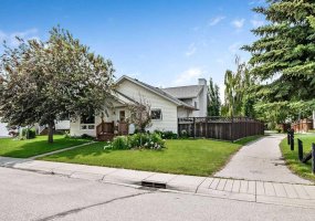 1001 17 Street, High River, Alberta T1V 1P9, 4 Bedrooms Bedrooms, ,2 BathroomsBathrooms,Residential,For Sale,17,A2325268 1001 17 Street, High River, Alberta T1V 1P9, 4 Bedrooms Bedrooms, ,2 BathroomsBathrooms,Residential,For Sale,17,A2325268