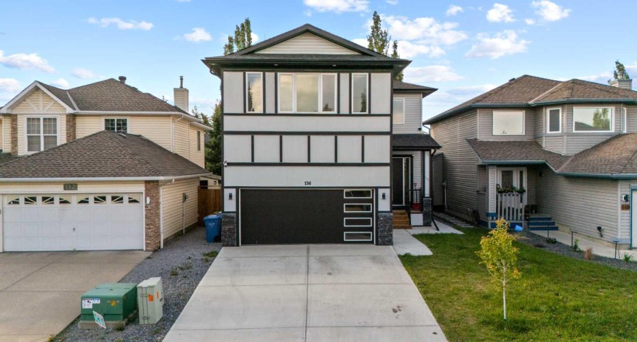 136 Douglas Ridge Green, Calgary, Alberta T2Z 2T3, 4 Bedrooms Bedrooms, ,4 BathroomsBathrooms,Residential,For Sale,Douglas Ridge,A2325305