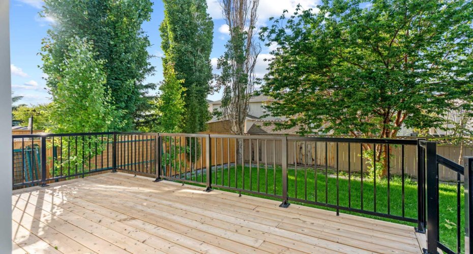 136 Douglas Ridge Green, Calgary, Alberta T2Z 2T3, 4 Bedrooms Bedrooms, ,4 BathroomsBathrooms,Residential,For Sale,Douglas Ridge,A2325305