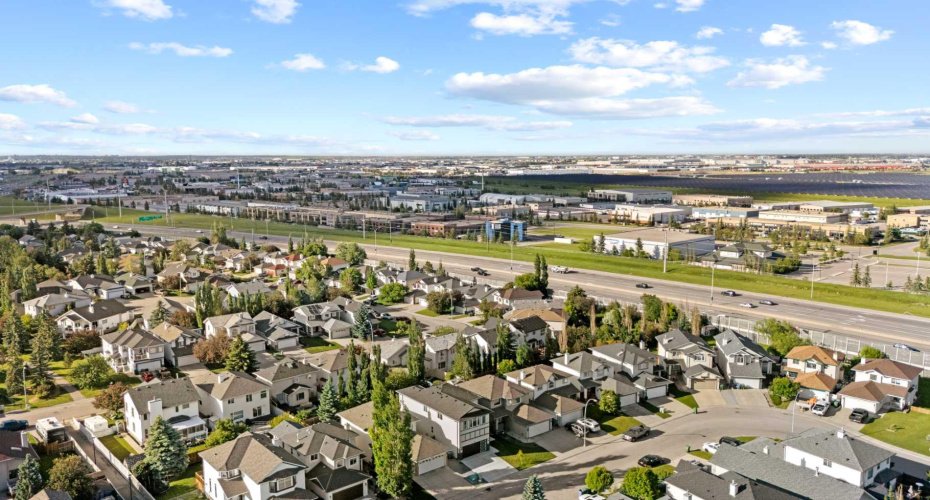 136 Douglas Ridge Green, Calgary, Alberta T2Z 2T3, 4 Bedrooms Bedrooms, ,4 BathroomsBathrooms,Residential,For Sale,Douglas Ridge,A2325305
